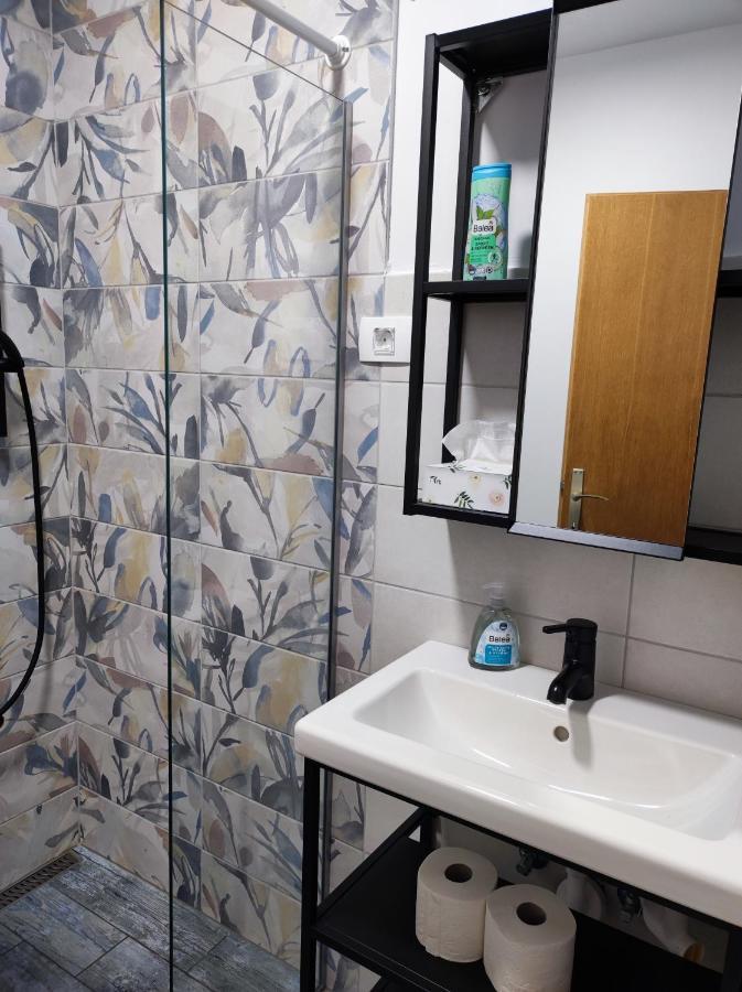 Family Hostel Pivka Ngoại thất bức ảnh